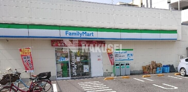 コンビニ　ファミリーマート下馬駒沢通り店（コンビニ）まで219m