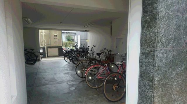 その他共有部分　屋根付きの自転車・バイク置場