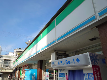 コンビニ　ファミリーマート 大阪工大前店（コンビニ）まで60m