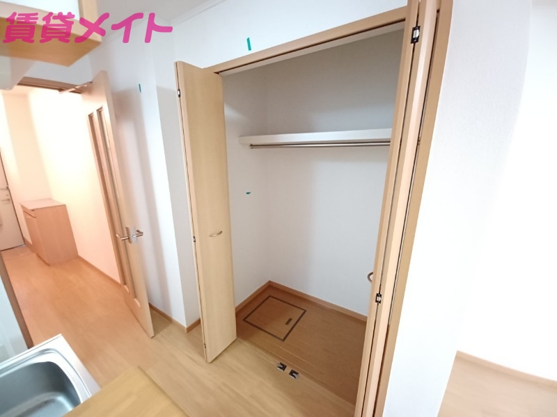 収納　同型参考写真