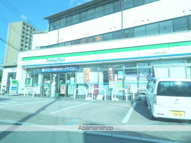 コンビニ　ファミリーマート（コンビニ）まで61m