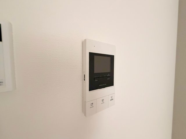 セキュリティ　TVモニターホンで来客が誰か確認してから開けて下さいね
