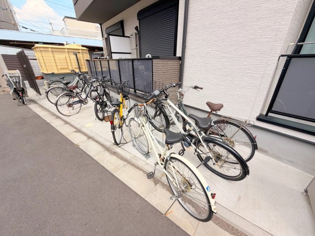 駐車場　敷地内には入居者専用の駐輪スペースもあります。