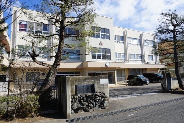 小学校　郡山市立桑野小学校（小学校）まで855m