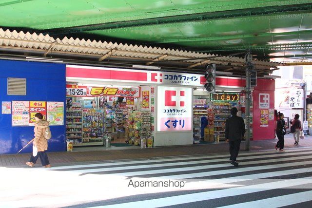 ドラックストア　ココカラファイン　大久保駅前（ドラッグストア）まで522m