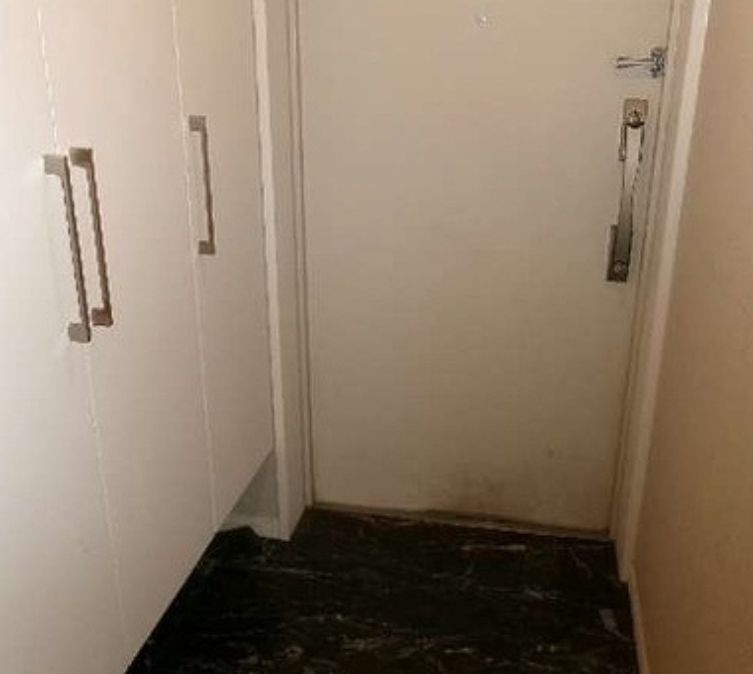玄関　収納もある玄関です
