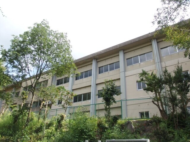 小学校　岡崎市立岩津小学校（小学校）まで1561m