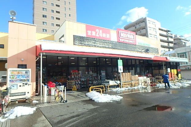 スーパー　マックスバリュ代官店（スーパー）まで637m