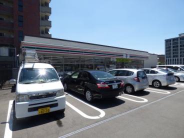 コンビニ　セブンイレブン博多住吉橋店（コンビニ）まで130m