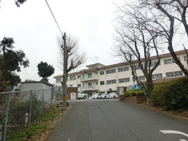 中学校　北九州市立香月中学校（中学校）まで1900m