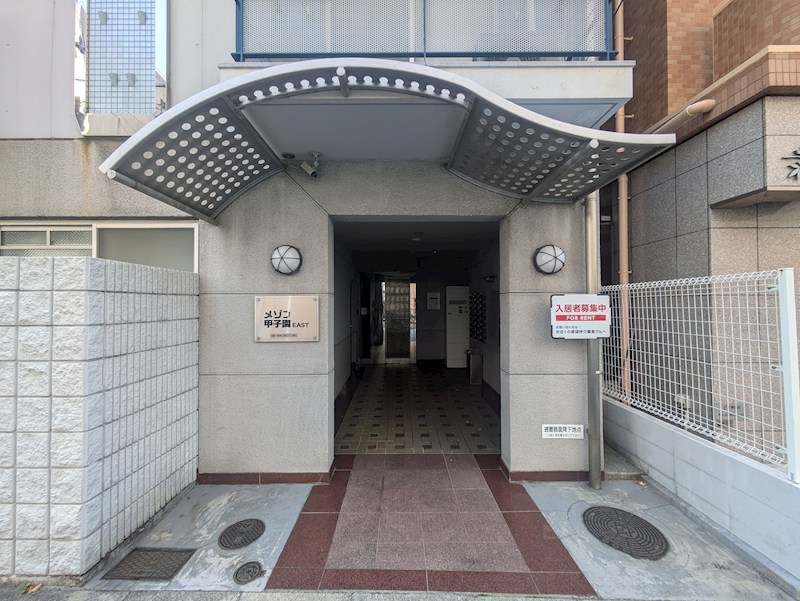 メゾン甲子園EASTの外観写真