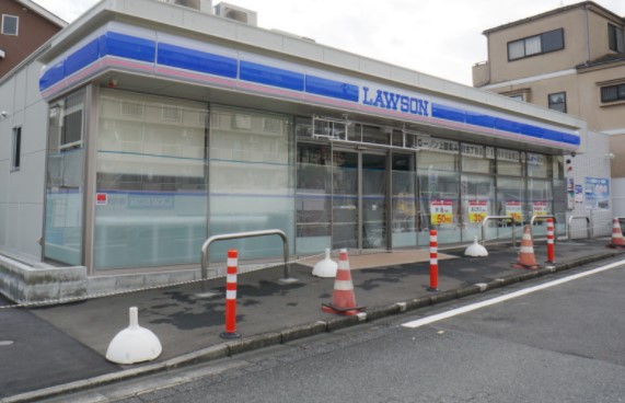 コンビニ　ローソン 上鶴間本町五丁目店（コンビニ）まで306m