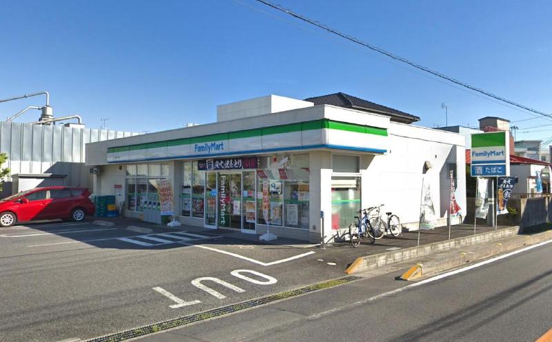 コンビニ　ファミリーマート 三郷戸ヶ崎店（コンビニ）まで230m