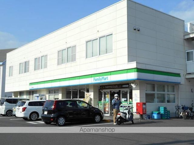 コンビニ　ファミリーマート（コンビニ）まで423m