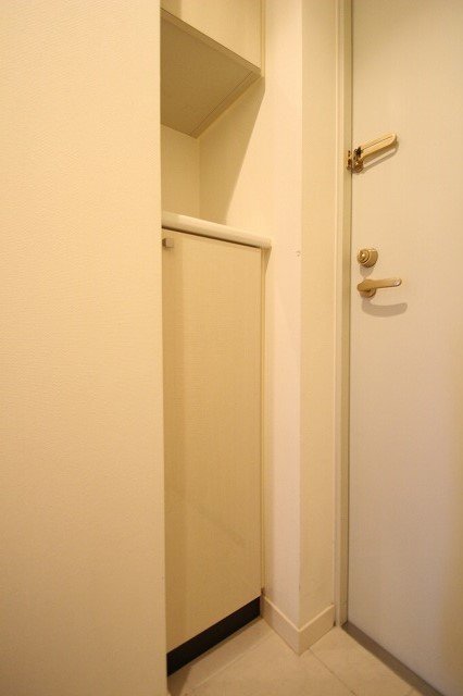 玄関　同物件別号室のものです。