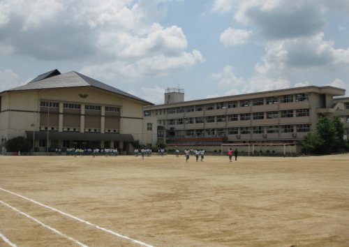 中学校　総社市立総社東中学校（中学校）まで434m