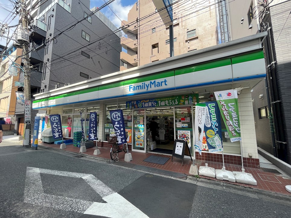 コンビニ　ファミリーマート 新丸子駅西口店（コンビニ）まで175m