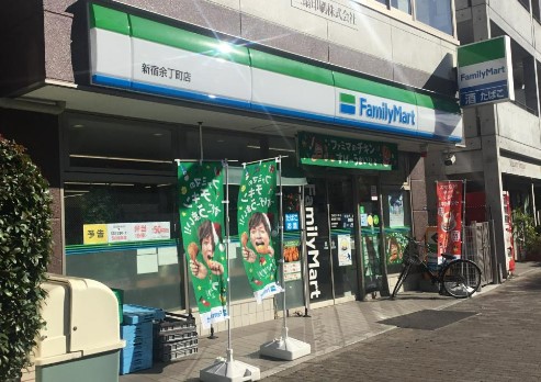 コンビニ　ファミリーマート 新宿余丁町店（コンビニ）まで196m