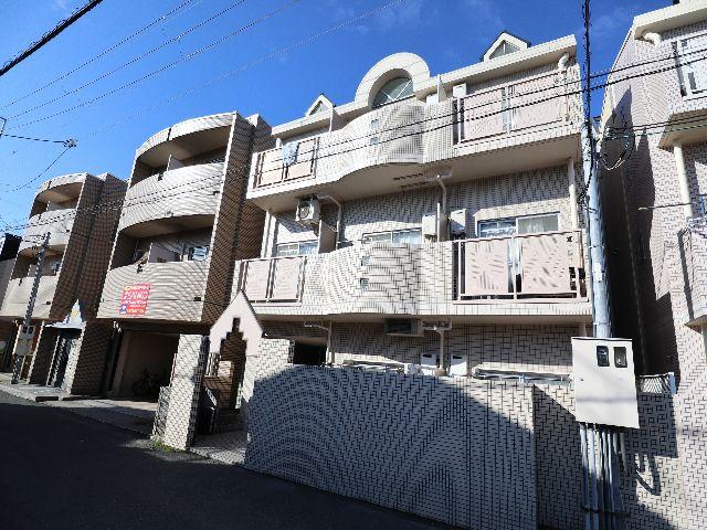 建物外観　【敷金礼金なし】ネット無料☆彡ロフト付収納充実！外観も素敵♪