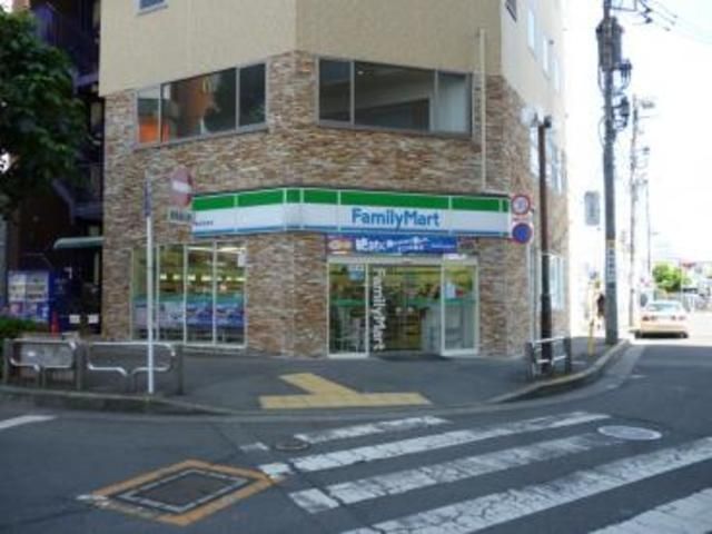 コンビニ　ファミリーマート福生駅前店（コンビニ）まで365m