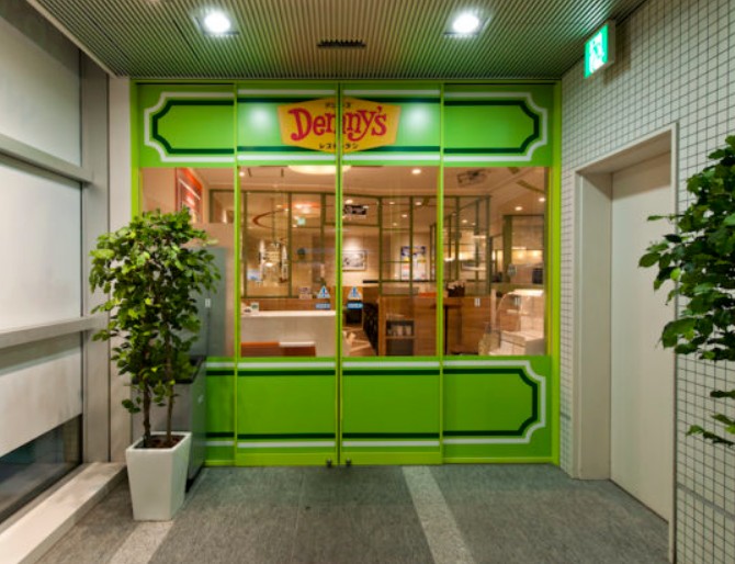 飲食店　デニーズ浜松町店（飲食店）まで705m