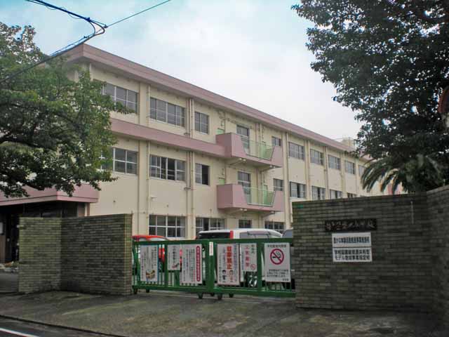 小学校　北九州市立筒井小学校（小学校）まで491m