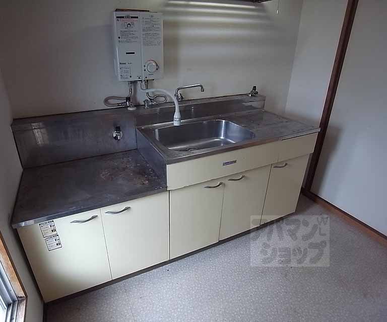キッチン　二口コンロ置けます。