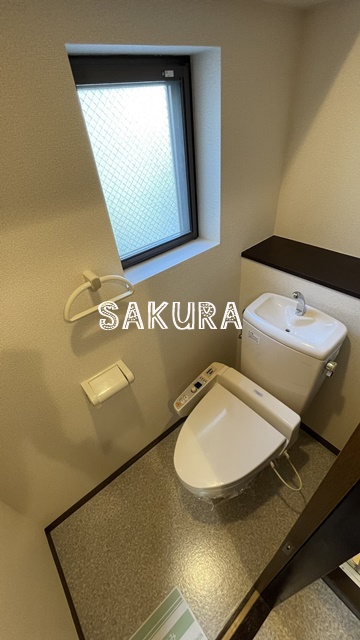 トイレ　落ち着いた色調のトイレです♪