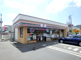 コンビニ　セブンイレブン札幌豊平13丁目店（コンビニ）まで156m