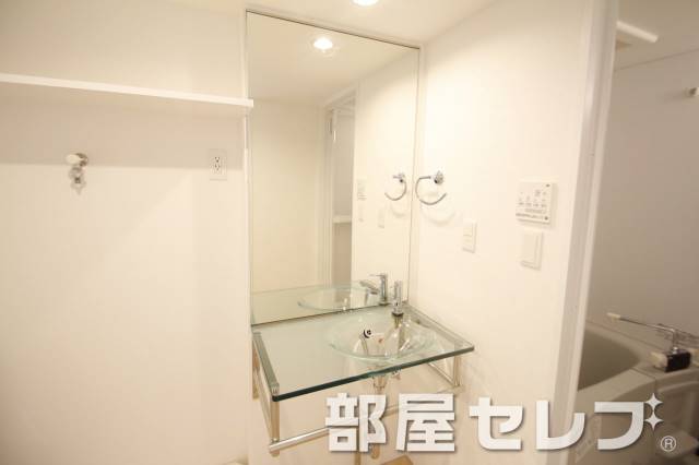洗面設備　デザイン洗面台。