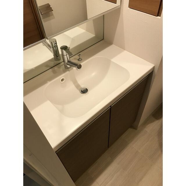 洗面設備　※部屋タイプによって色が異な…