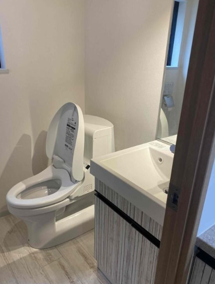 トイレ　別部屋の画像を使用しております。
