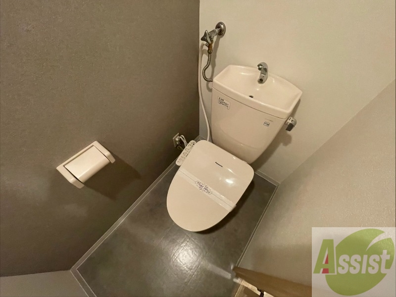 トイレ　こちらはトイレです。清潔感があり、安心して使用できます。