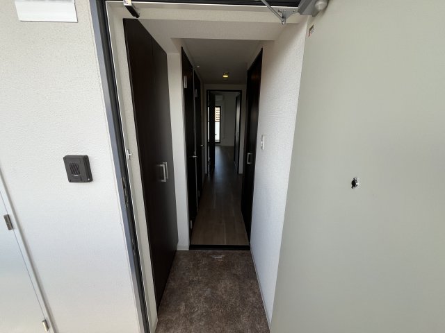 玄関　イメージとして反転のお部屋のお写真です。間取り図を参照してく