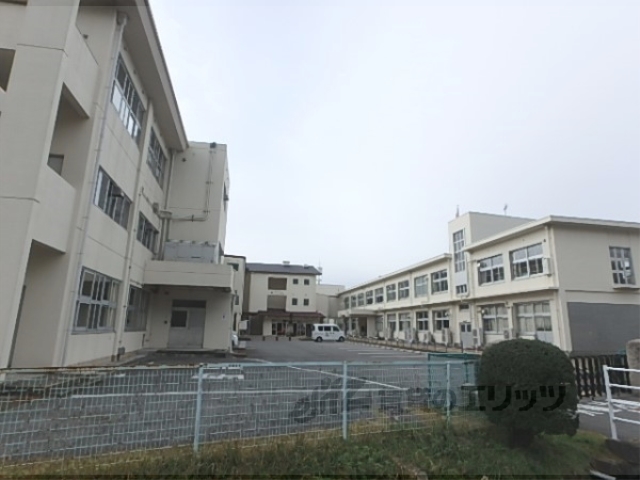 小学校　三上小学校（小学校）まで2300m