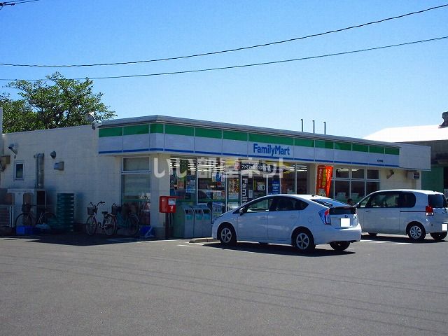 コンビニ　ファミリーマート（コンビニ）まで845m