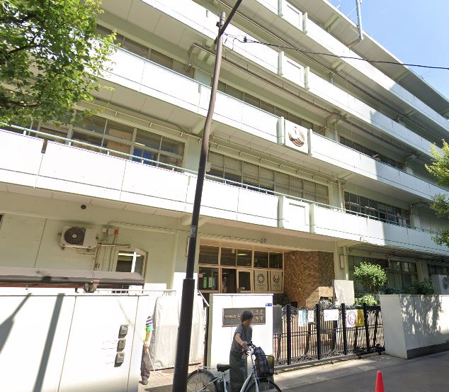小学校　千代田区立お茶の水小学校（小学校）まで1052m