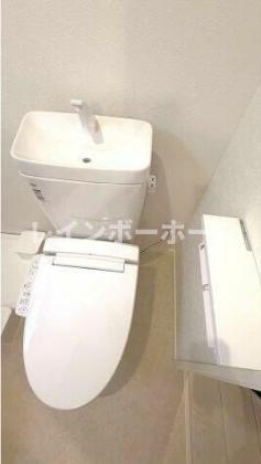 トイレ　※同施工会社参考写真