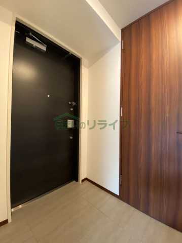 コンフォリア新宿イーストサイドタワーの玄関写真