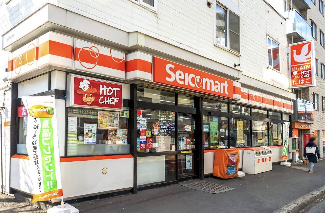 コンビニ　セイコーマートどもん店（コンビニ）まで33m