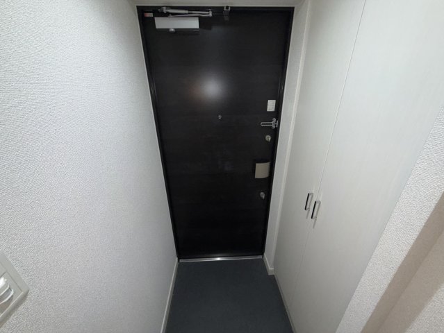 玄関　同物件別部屋写真