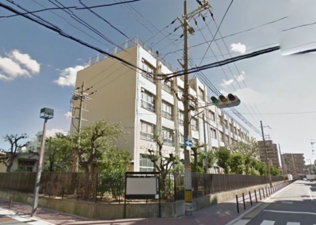 中学校　大阪市立鯰江中学校（中学校）まで303m