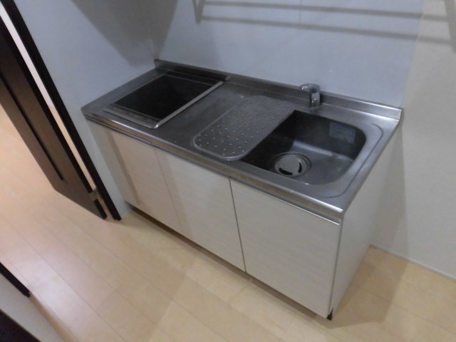 キッチン　収納付きのキッチンなので調理器具を収納出来ます