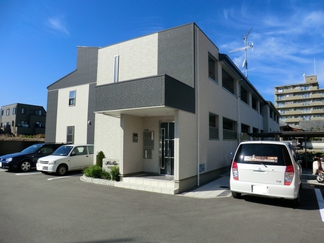 建物外観　安心のオートロック付き♪