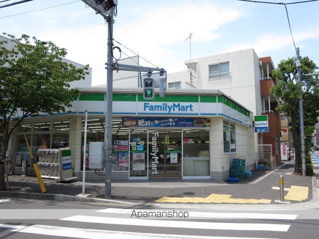 コンビニ　ファミリーマート西葛西小学校前店（コンビニ）まで130m