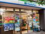 コンビニ　ファミリーマート湯島一丁目店（コンビニ）まで183m