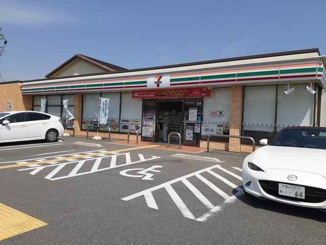 コンビニ　セブンイレブン三木加佐店（コンビニ）まで176m