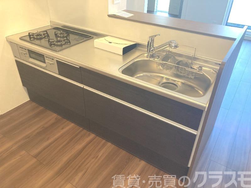 キッチン　効率よくお料理できる３口コンロ付き♪