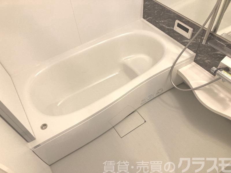 バス・シャワールーム　浴室乾燥機＆追焚機能付き広々バスルーム♪