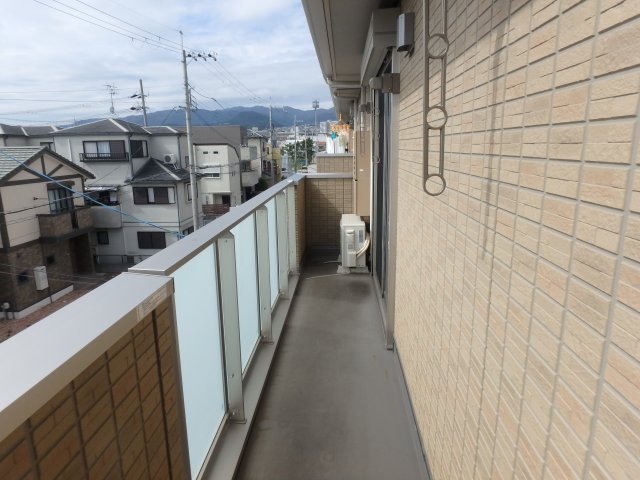 バルコニー　バルコニー有ります